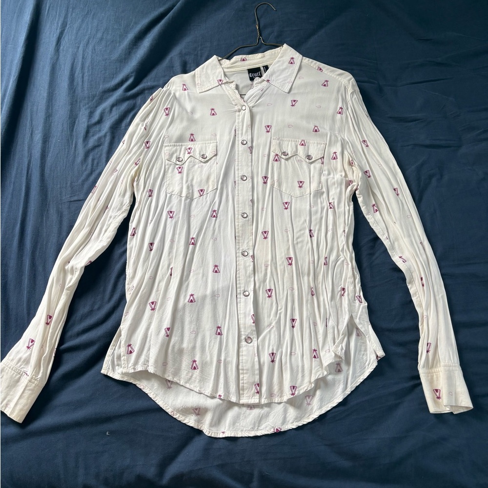 Woman’s cruel denim pearl snap